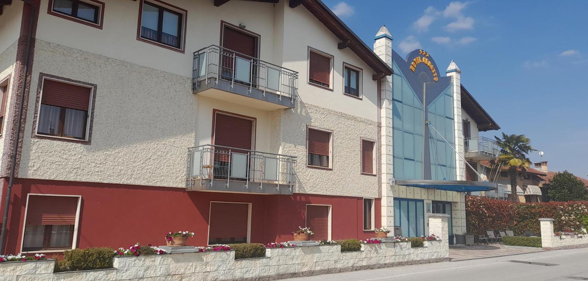 Hotel Ceretto Busca Buitenkant foto