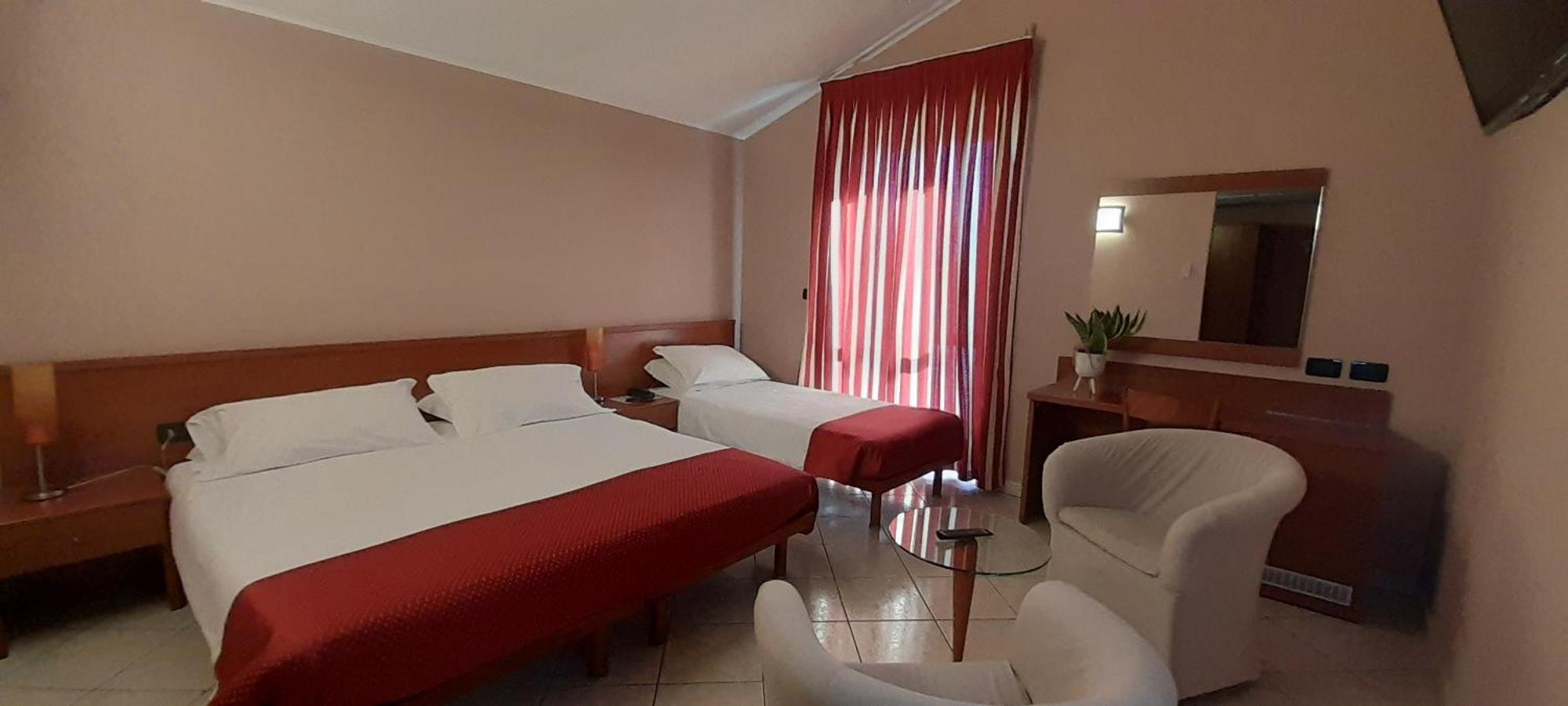 Hotel Ceretto Busca Buitenkant foto