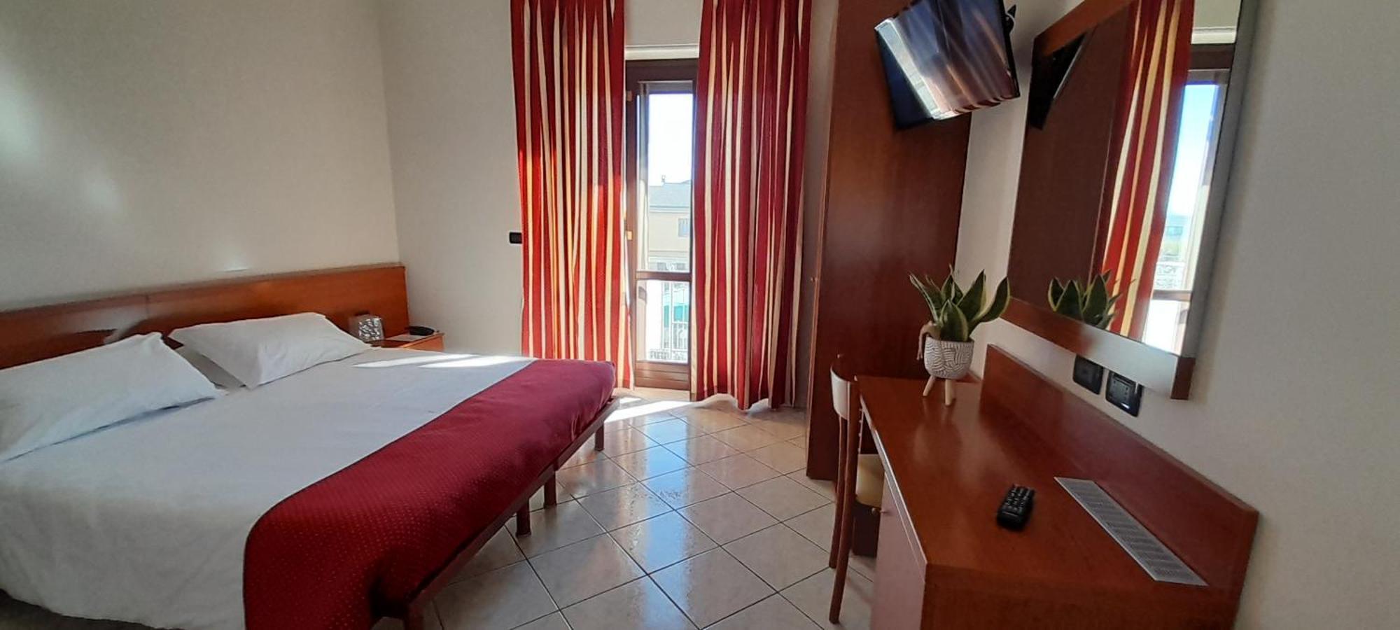 Hotel Ceretto Busca Buitenkant foto