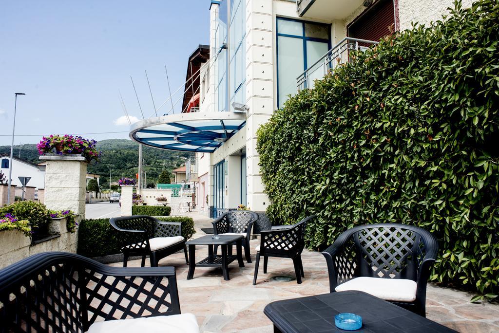 Hotel Ceretto Busca Buitenkant foto